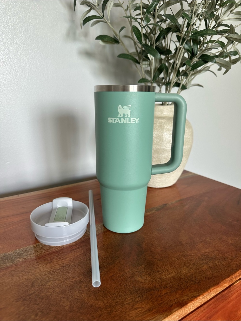 Stanley Travel Tumbler 30oz with Straw - Picture 4 of 5